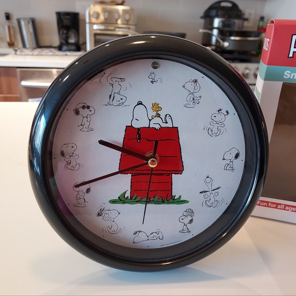 Snoopy sound clock